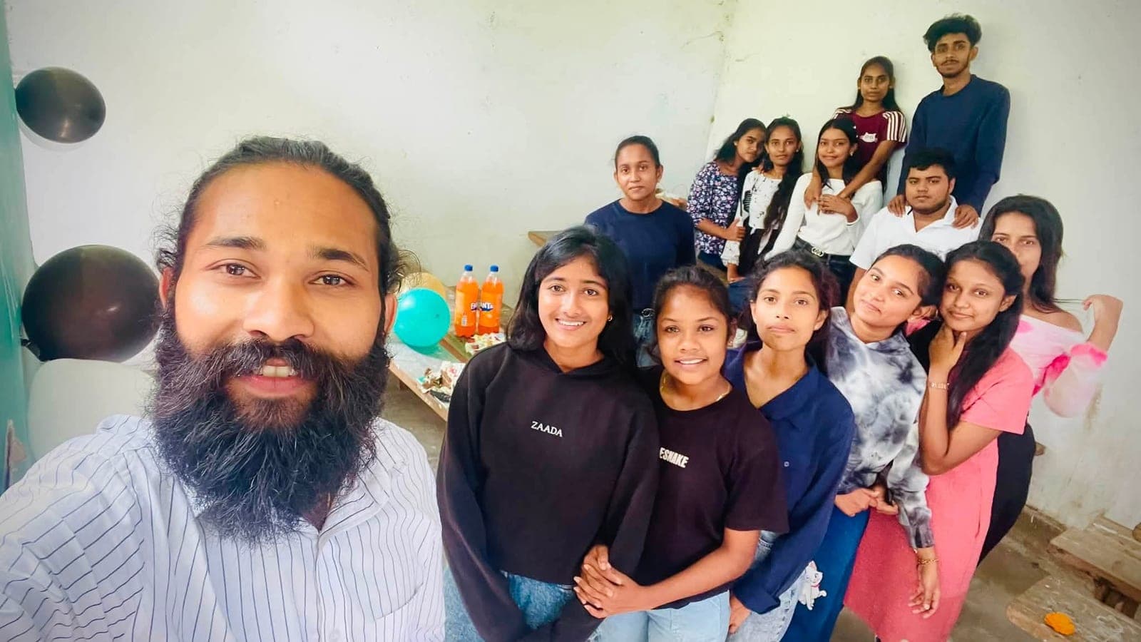 Kushan Neranjana with his history class batch at a get-together